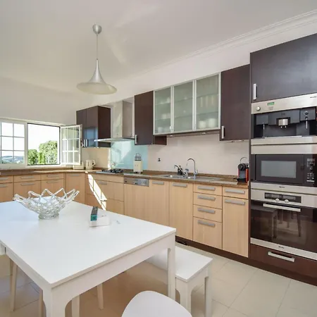 Villa Spacious 4-bedroom With Private Heated Pool In Quinta Da Beloura Ideal For Families & Long *