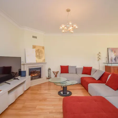Spacious 4-bedroom With Private Heated Pool In Quinta Da Beloura Ideal For Families & Long * Sintra