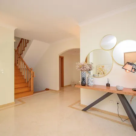 Spacious 4-bedroom With Private Heated Pool In Quinta Da Beloura Ideal For Families & Long Villa *