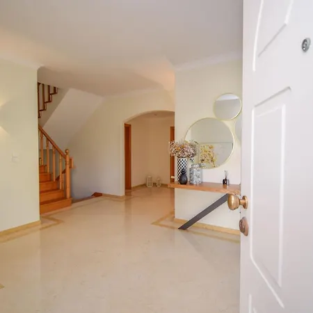 Spacious 4-bedroom With Private Heated Pool In Quinta Da Beloura Ideal For Families & Long Sintra