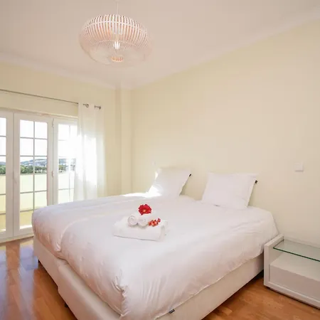 Spacious 4-bedroom With Private Heated Pool In Quinta Da Beloura Ideal For Families & Long Villa